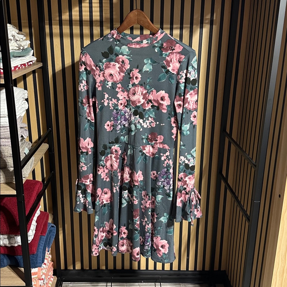 Nine Britton Floral Long Sleeve Dress - Gray and Pink
